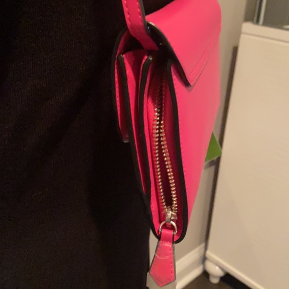 Brand new w tags Vera Bradley flap clutch fuchsia - Picture 9 of 10